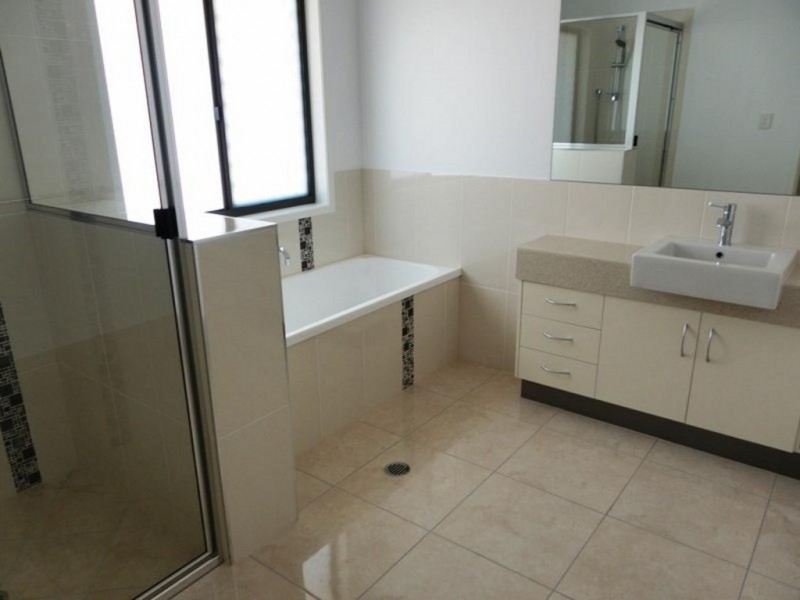 3 Moriarty Street, Emerald QLD 4720