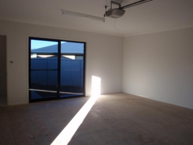 2/10 Chandon Court, Emerald QLD 4720