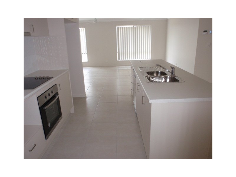 12 Ivers Place, Emerald QLD 4720