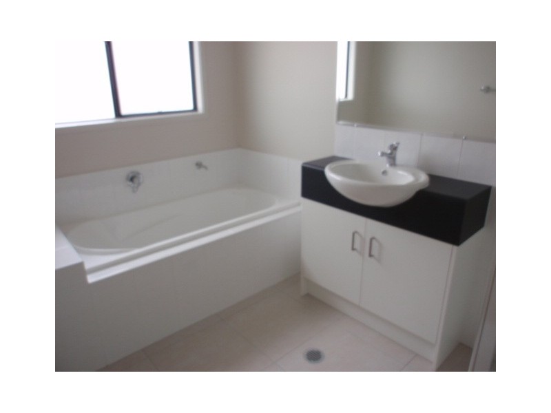 12 Ivers Place, Emerald QLD 4720