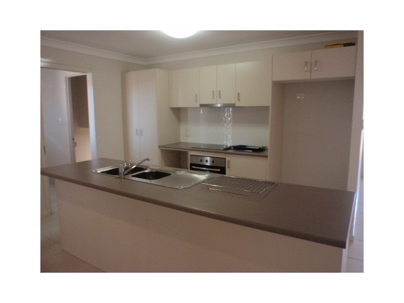 16 Ivers Place, Emerald QLD 4720