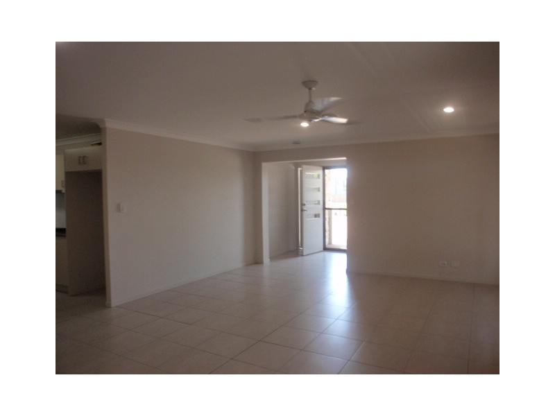 16 Ivers Place, Emerald QLD 4720