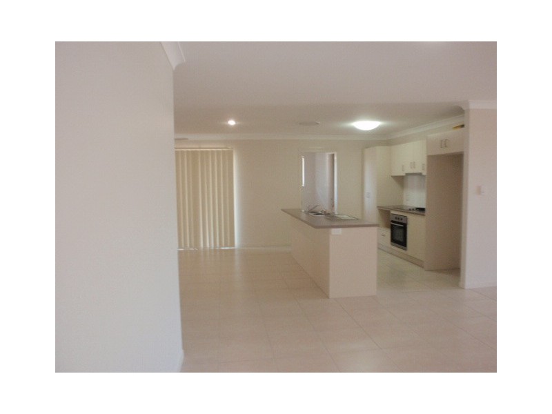 16 Ivers Place, Emerald QLD 4720