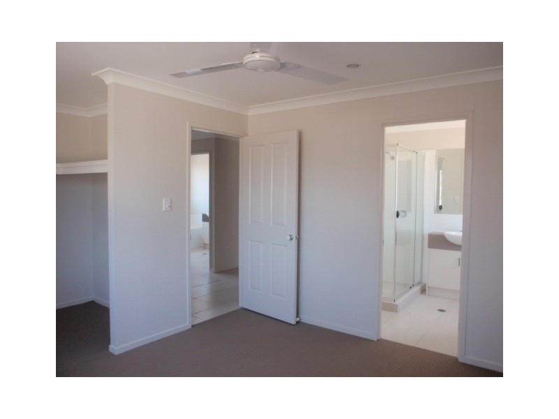 16 Ivers Place, Emerald QLD 4720