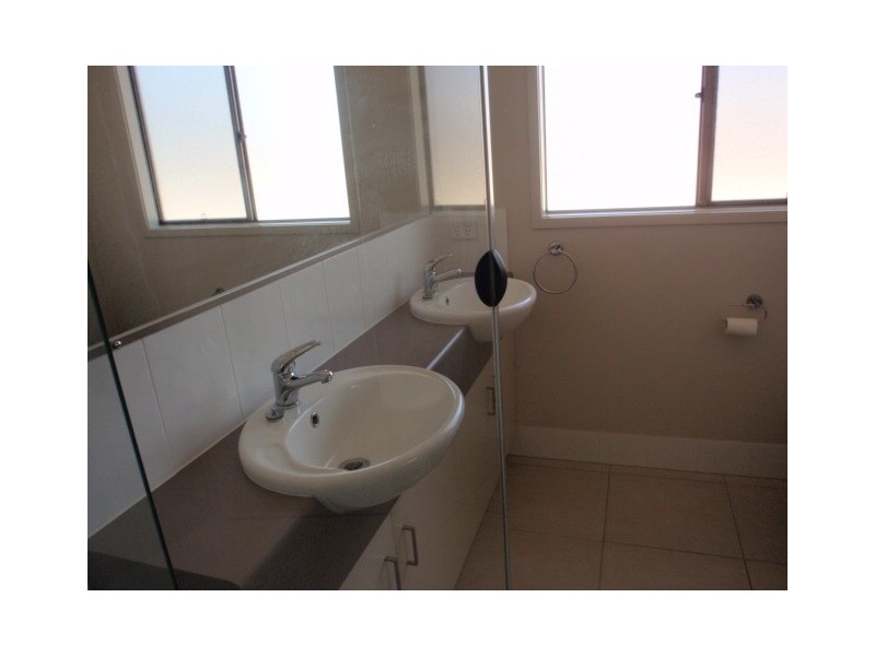 16 Ivers Place, Emerald QLD 4720