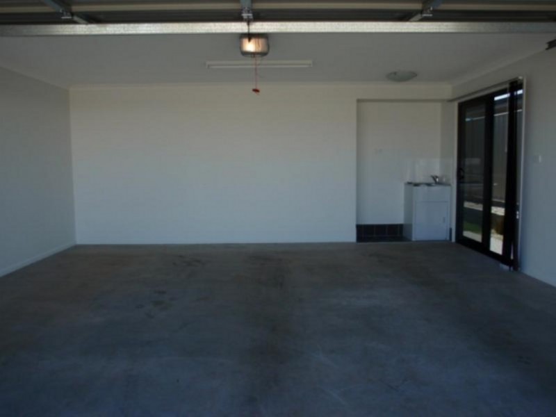 2/10 Scenic Drive, Emerald QLD 4720