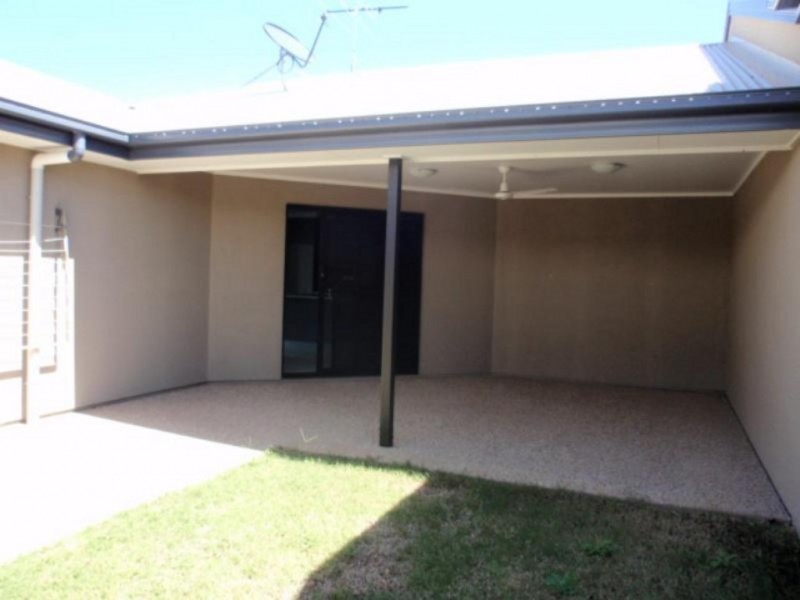 2/10 Scenic Drive, Emerald QLD 4720