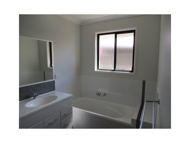 3 Berthun Drive, Emerald QLD 4720