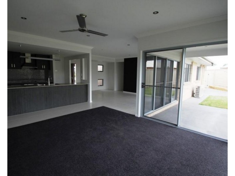 Villa 1 Mooney Crescent (The Vybe), Emerald QLD 4720