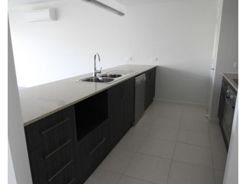 Villa 1 Mooney Crescent (The Vybe), Emerald QLD 4720