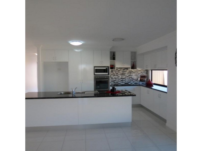 1 Sewell Street, Emerald QLD 4720