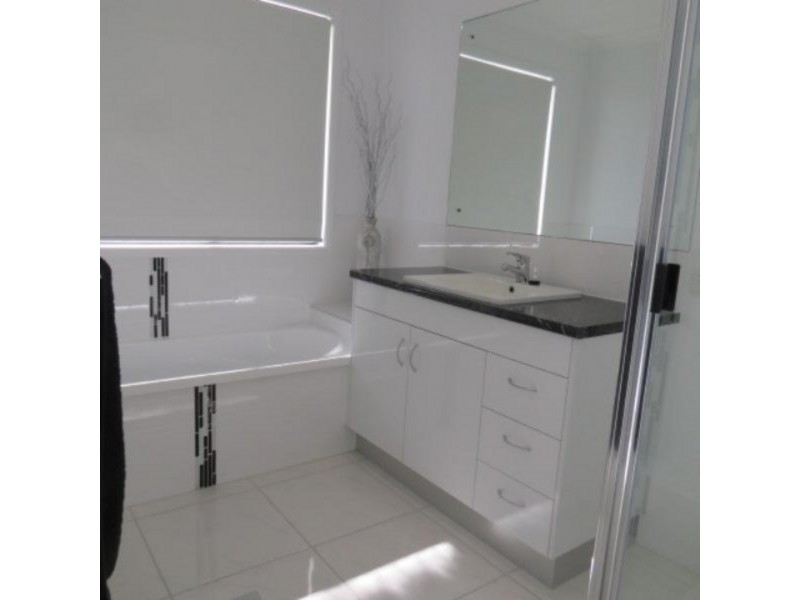 1 Sewell Street, Emerald QLD 4720