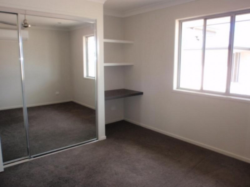 2/13 Kassidy Drive, Emerald QLD 4720