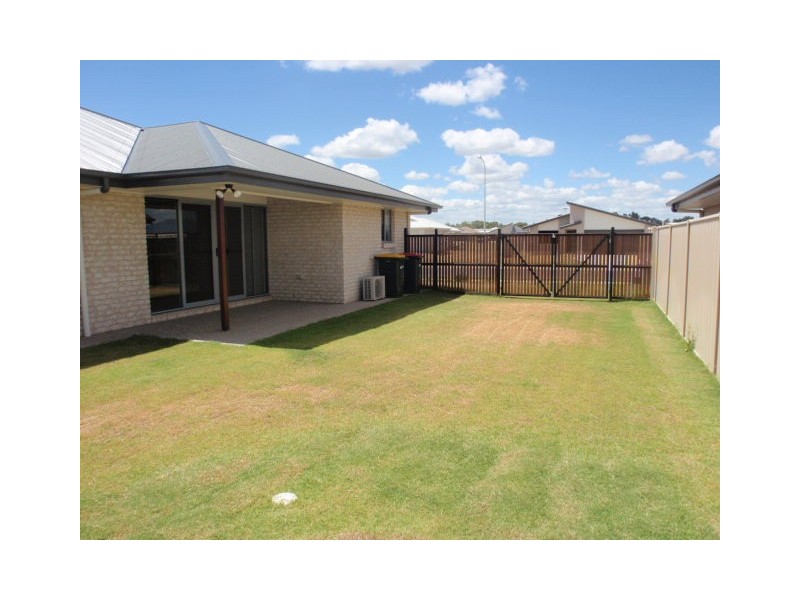 2/13 Kassidy Drive, Emerald QLD 4720