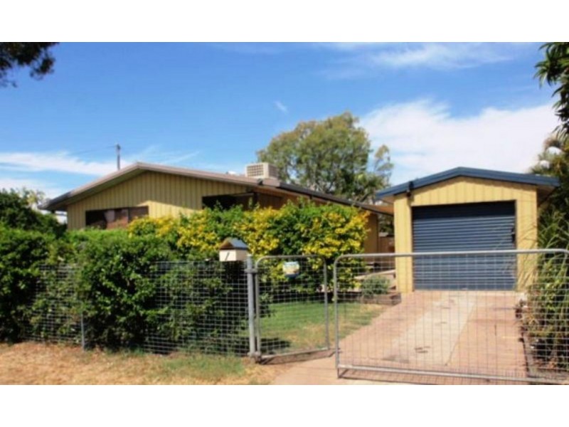 1 Mellish Crescent, Emerald QLD 4720