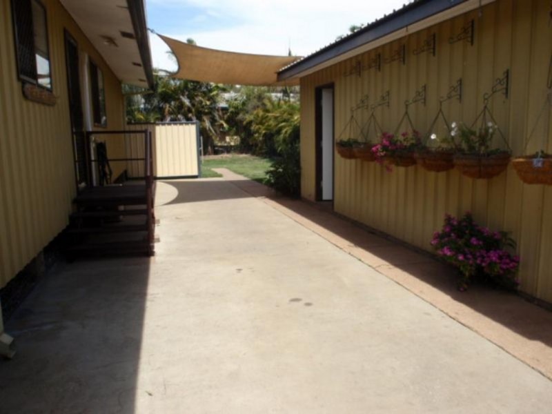 1 Mellish Crescent, Emerald QLD 4720