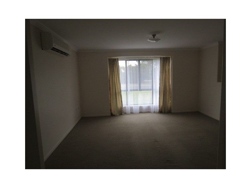 1 Kaitlyn Place, Emerald QLD 4720