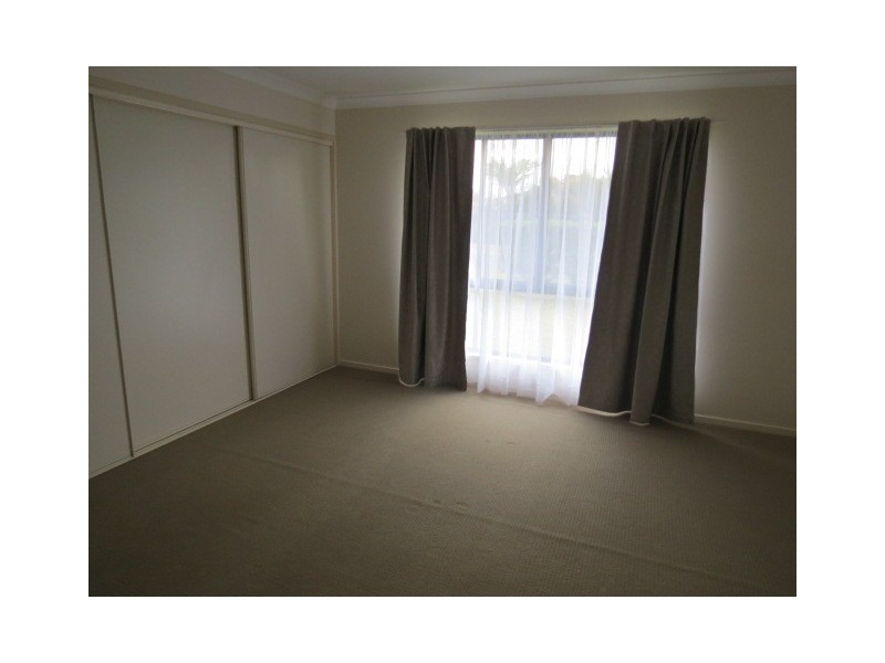 1 Kaitlyn Place, Emerald QLD 4720