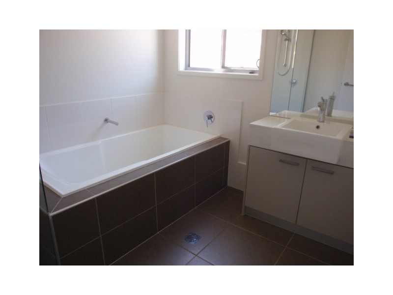 5 Canterbury Street, Emerald QLD 4720