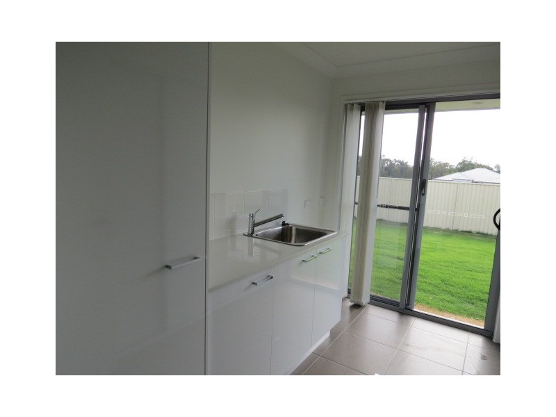 5 Canterbury Street, Emerald QLD 4720