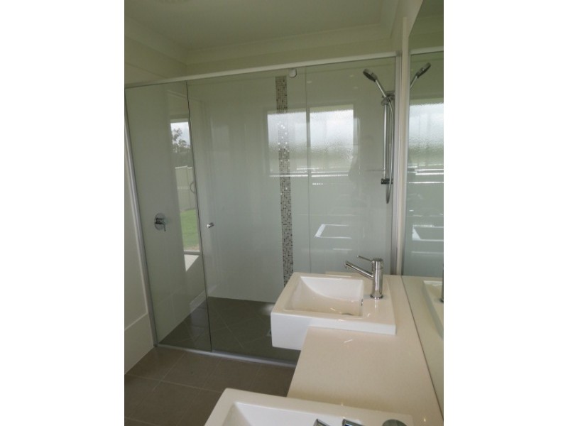 5 Canterbury Street, Emerald QLD 4720