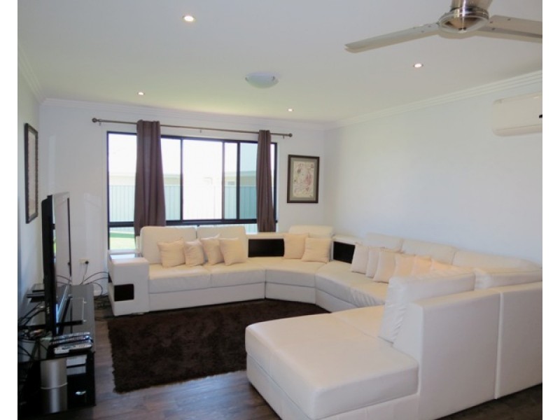 2/12 Wright Street, Emerald QLD 4720