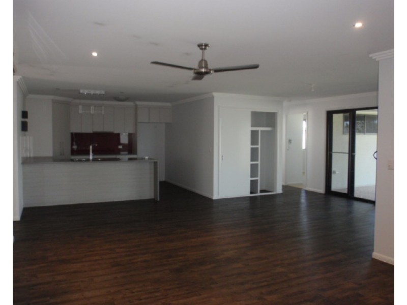 2/12 Wright Street, Emerald QLD 4720