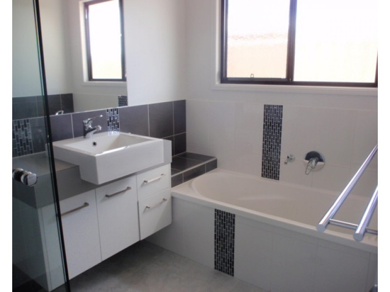 2/12 Wright Street, Emerald QLD 4720