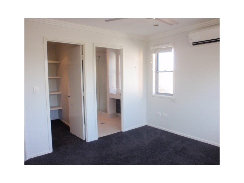 Villa 8 ‘The Vybe’   20-24 Mooney Crescent, Emerald QLD 4720