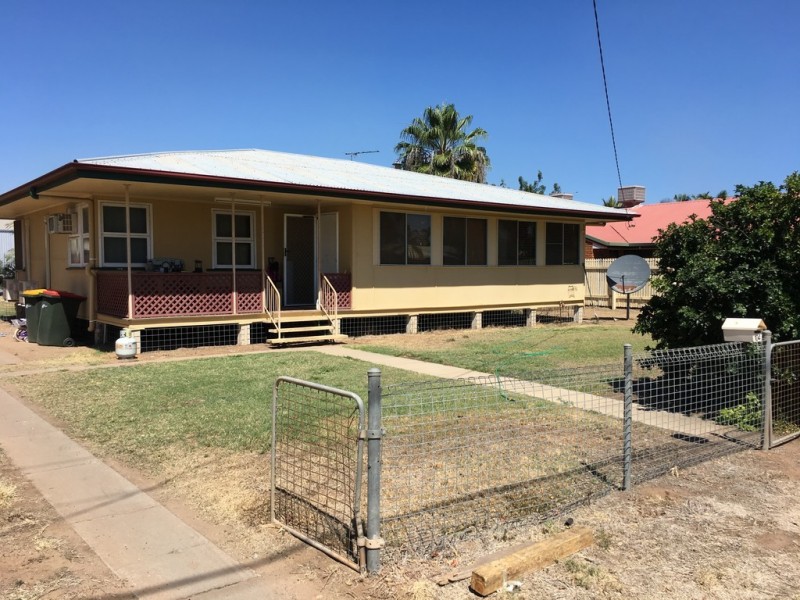 104 Harris Street, Emerald QLD 4720