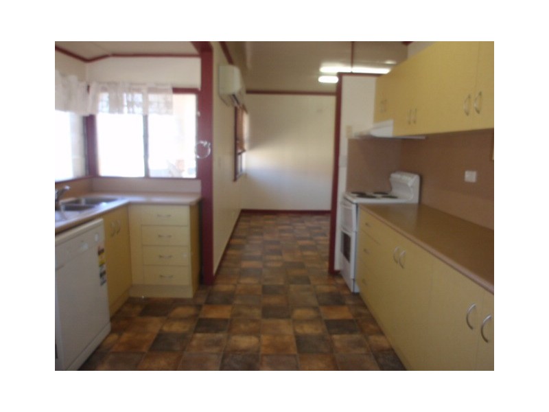 104 Harris Street, Emerald QLD 4720