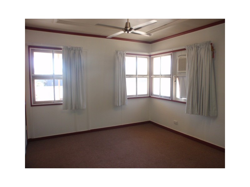 104 Harris Street, Emerald QLD 4720