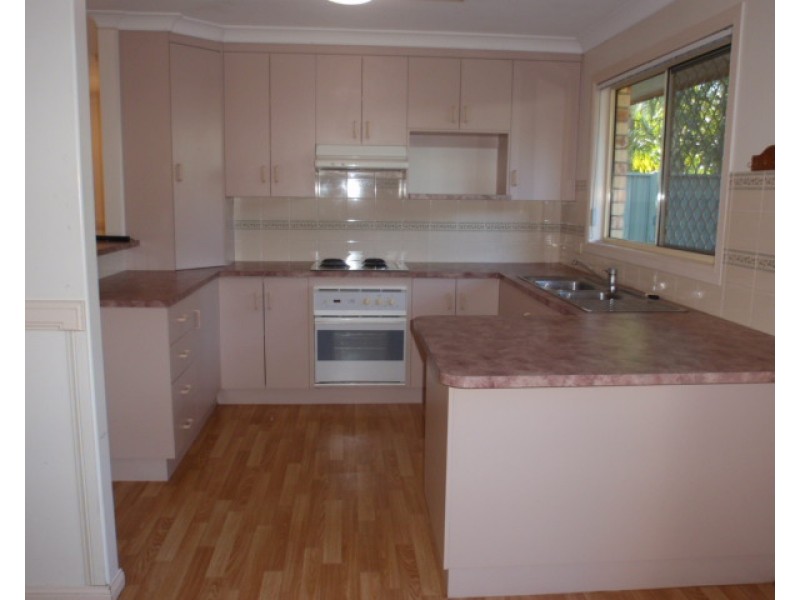 6 Rivoli Street, Emerald QLD 4720