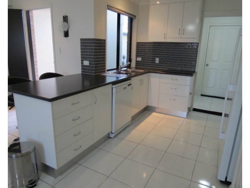2/38 LONG STREET, Emerald QLD 4720