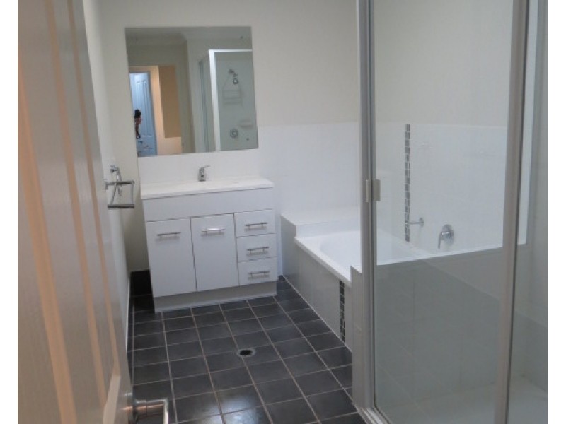 2/38 LONG STREET, Emerald QLD 4720
