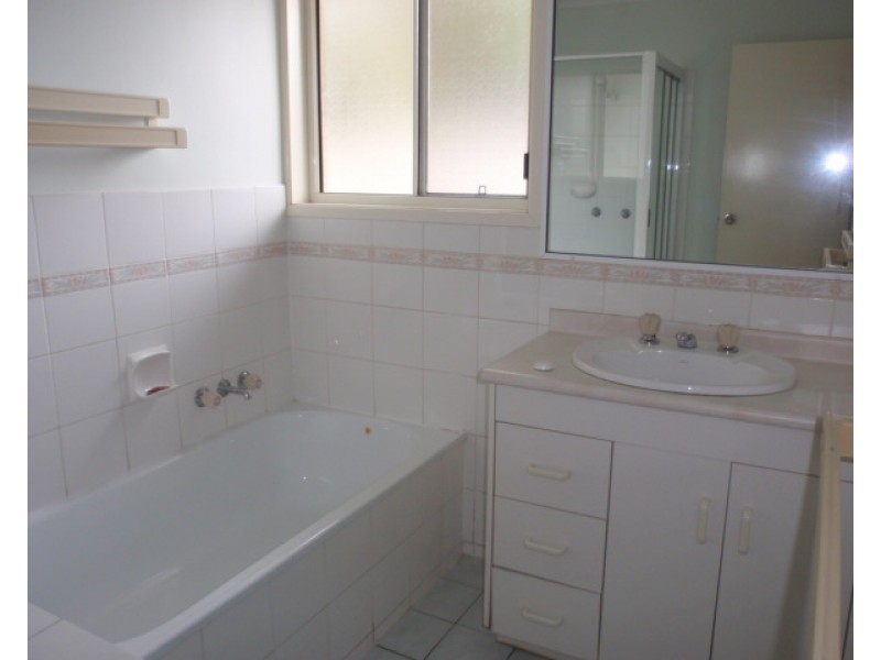 18 Eubar Place, Emerald QLD 4720