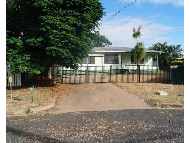 4 Gilbert Place, Emerald QLD 4720