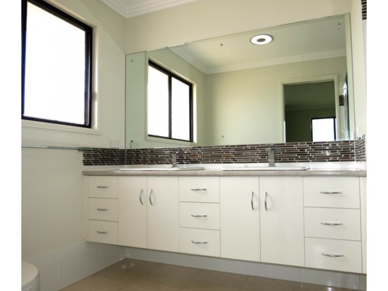 5 Ascot Court, Emerald QLD 4720