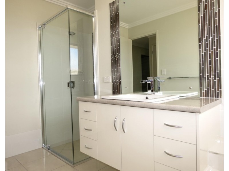 5 Ascot Court, Emerald QLD 4720