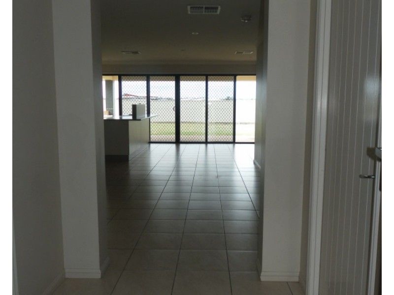 23 Mayfair Drive, Emerald QLD 4720