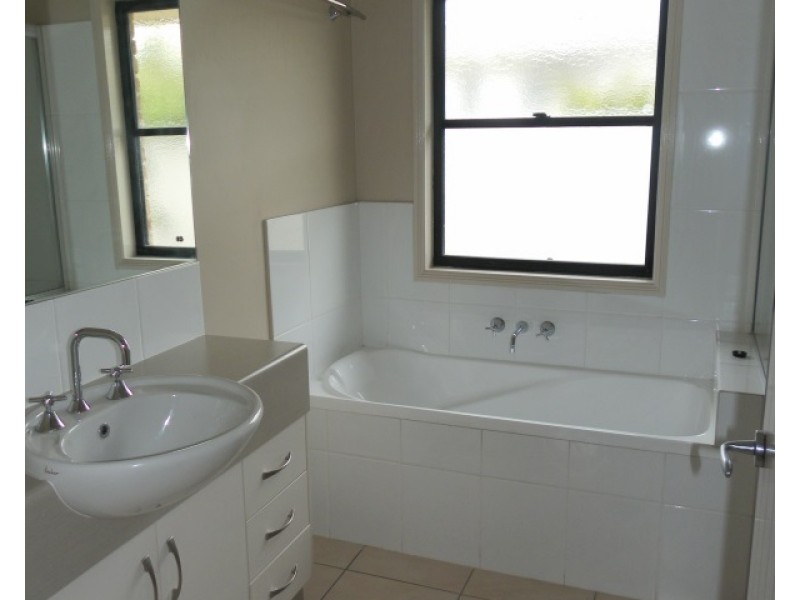 23 Mayfair Drive, Emerald QLD 4720