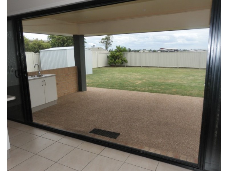 23 Mayfair Drive, Emerald QLD 4720