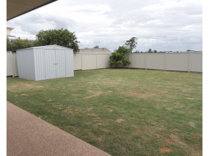 23 Mayfair Drive, Emerald QLD 4720