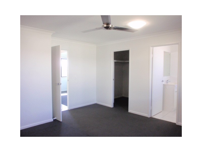 9 SINGLETON COURT, Emerald QLD 4720