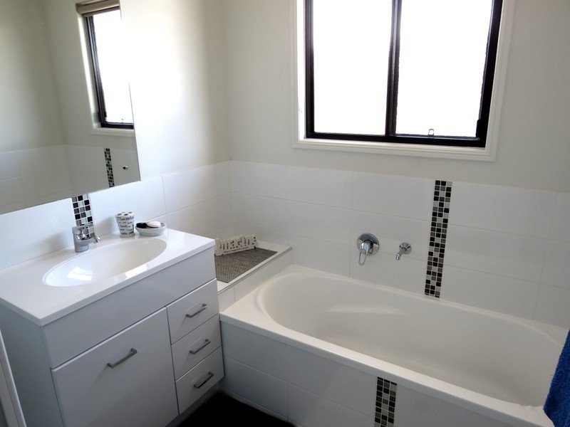 26 Lakeside Drive, Emerald QLD 4720