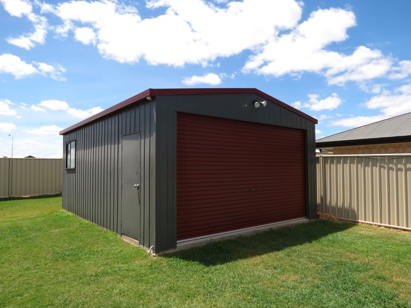 26 Lakeside Drive, Emerald QLD 4720