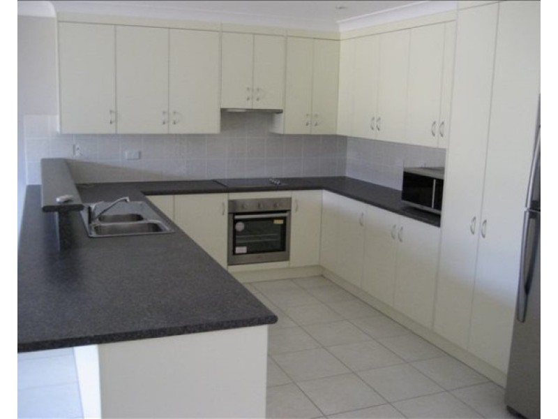 2/42 Newman Drive, Emerald QLD 4720