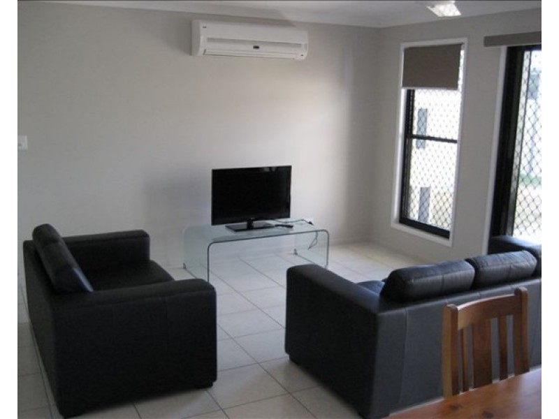 2/42 Newman Drive, Emerald QLD 4720