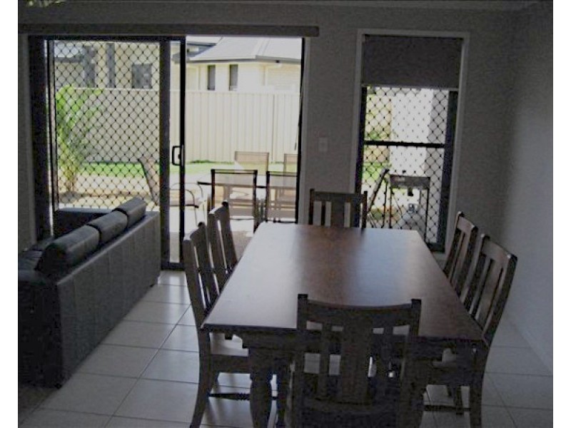 2/42 Newman Drive, Emerald QLD 4720