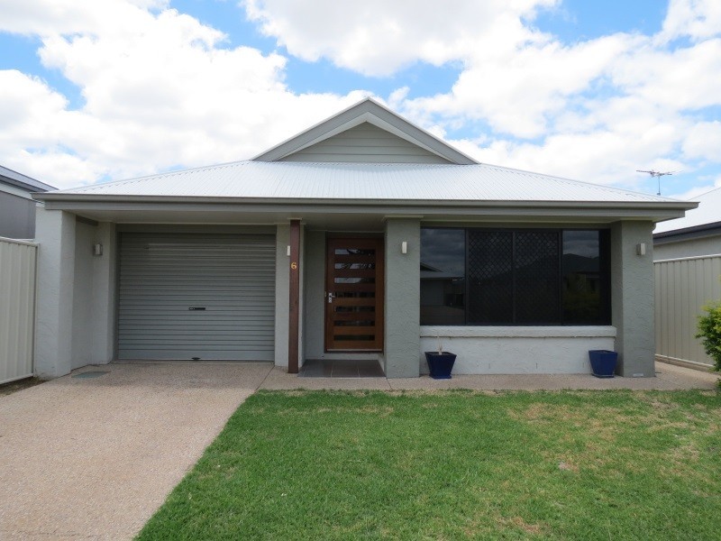 1/6 Desgrand Street, Emerald QLD 4720